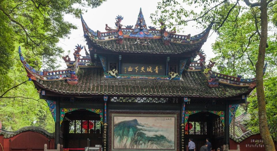 1-day Tour of Dujiangyan and Mount. Qingcheng - Just The Basics
