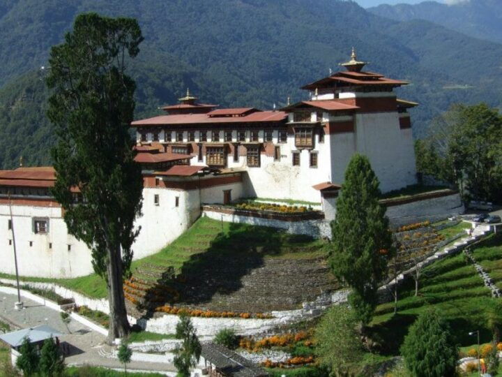 15 Day Cross Countries Tour of Bhutan, Sikkim & Dharjeeling - Key Points