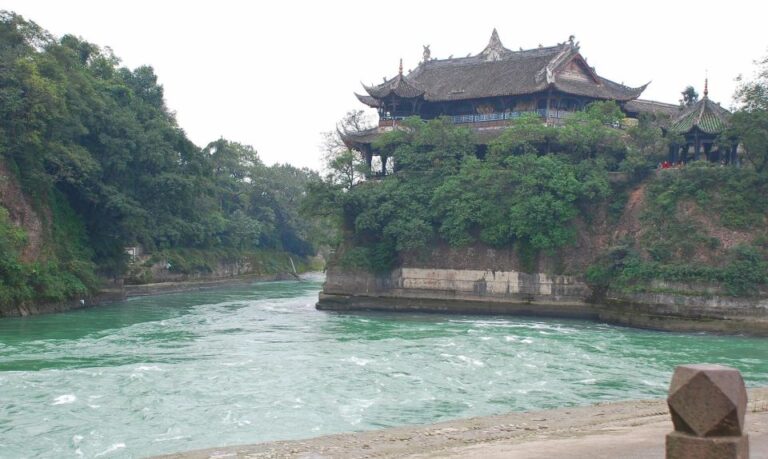 1-Day Mount Qingcheng and Dujiangyan Irrigation System Tour