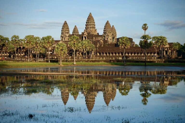 1 Day Private Group of Angkor Wat Tour With Tuk Tuk Only