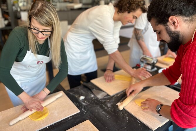 1 Hour Pasta Making Class in Rome