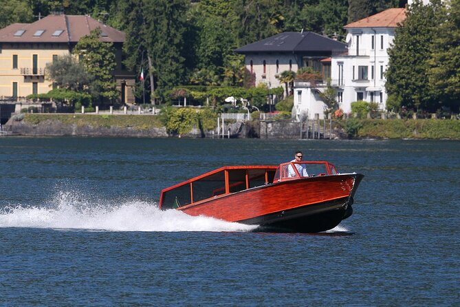 1 Hour Private Wooden Boat Tour on Lake Como 6 Pax