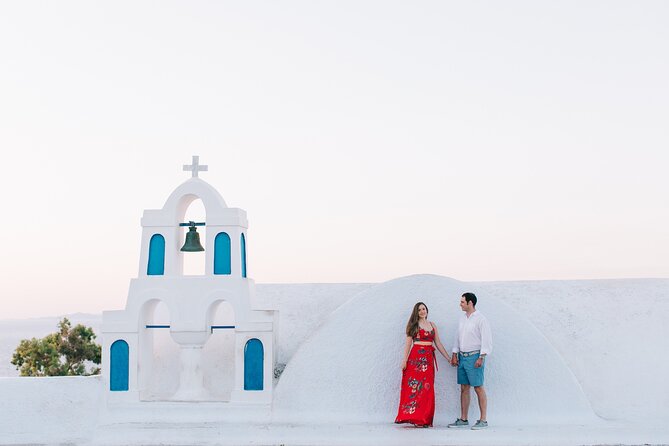 120 Minute Private Vacation Photography Session With Local Photographer in Santorini
