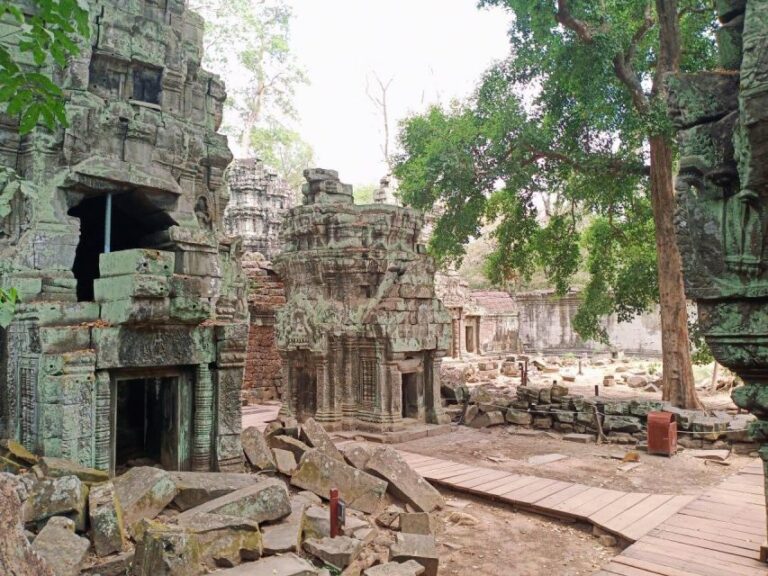 2-Day Angkor Temple Tour With Kbal Spean