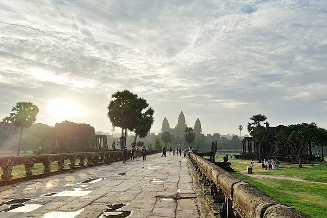 2-Days Private Tour in Angkor Sunrise, Banteay Srei and Beng Mealea Temple