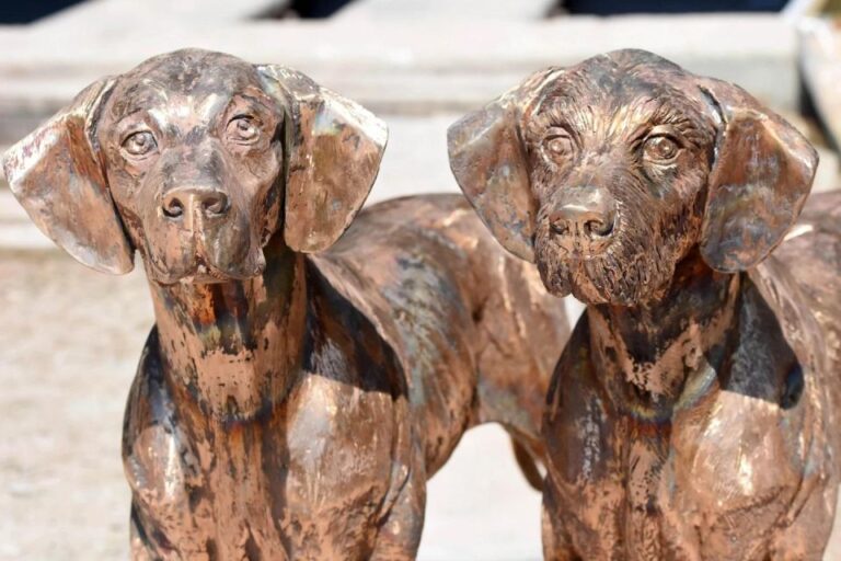 22 Dog-Statues in Budapest – an Unusual Tour