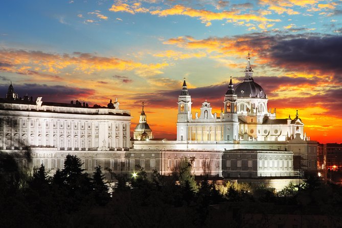 4-Hour Private Night Walking History and Madrid Life Tour: Custom Tour