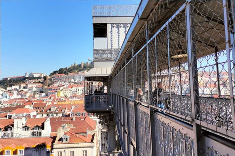 4 Hour Private Tuk Tuk Tour in Lisbon