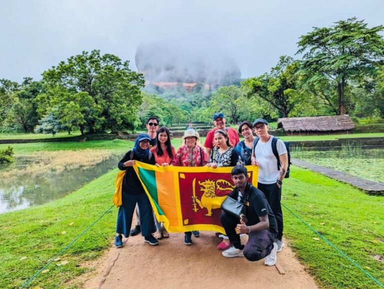 8-Day Sri Lanka Classic Tour: Private Driver & Accommodation