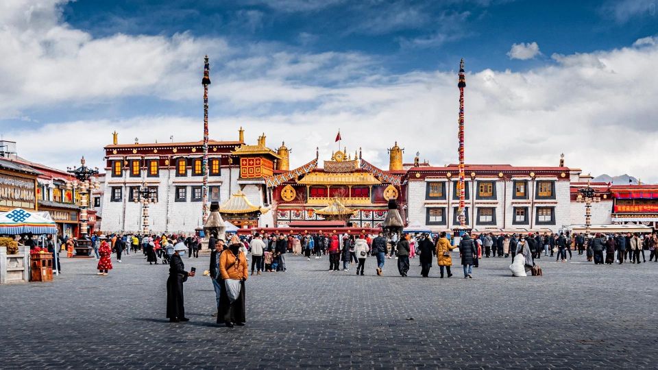 1 8 days lhasa to everest base camp group tour 2 8 Days Lhasa to Everest Base Camp Group Tour