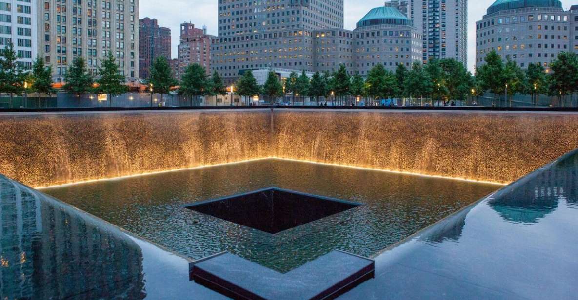 9/11 Memorial and Ground Zero Tour by Local Guide