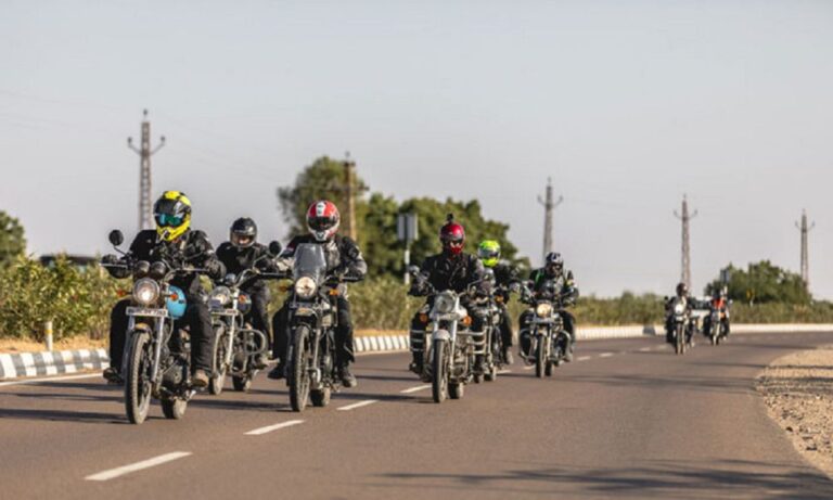 9-Days Motorcycle Tour of Delhi, Jaipur, Agra With Varanasi.