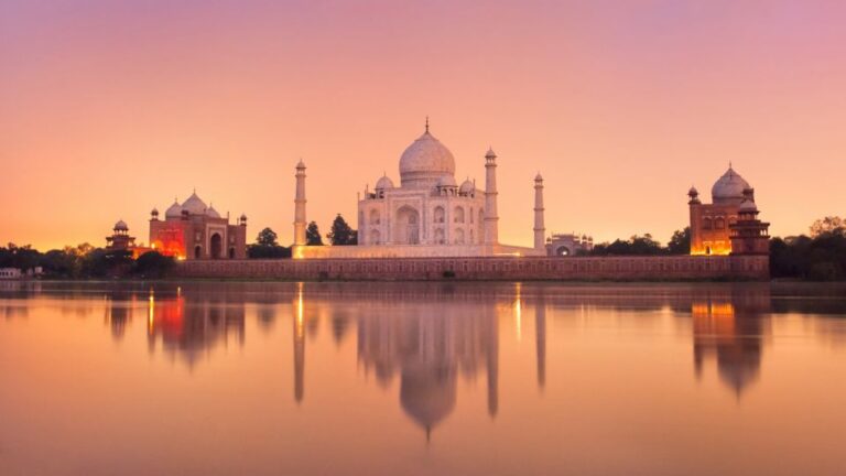 Agra Taj Mahal – Agra Fort Tour by Gatiman Superfast Train