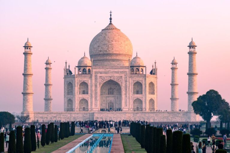 Agra: Taj Mahal and Agra Fort Skip-The-Line Guided Tour