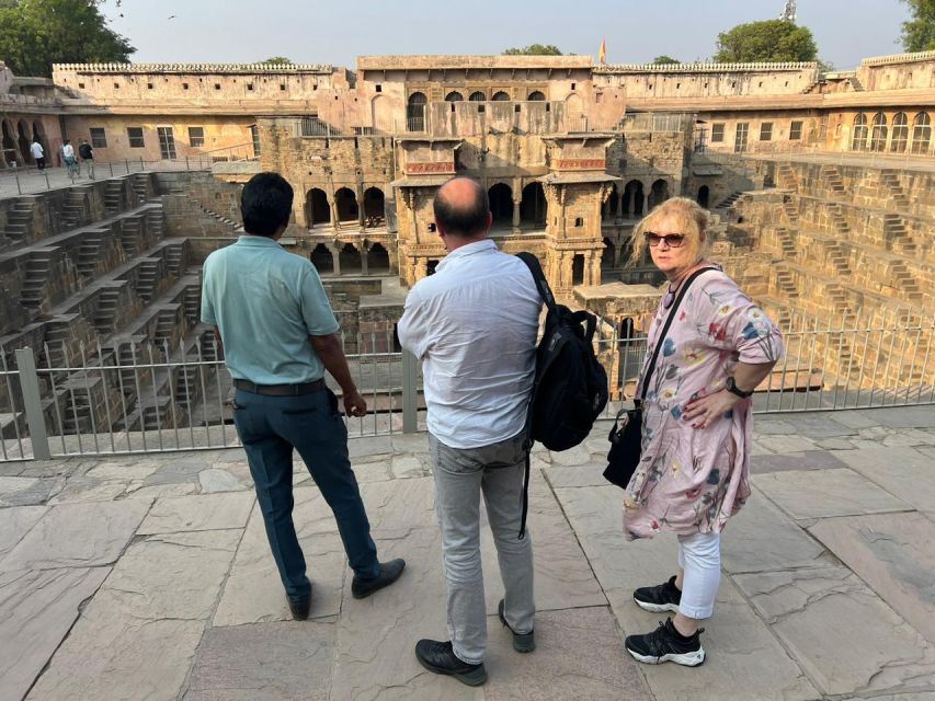 1 agra to jaipur transfer with fatehpur sikri fort step well Agra to Jaipur Transfer With Fatehpur-Sikri Fort & Step-Well