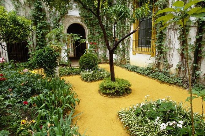 1 alcazar and jewish quarter guided walking tour in seville Alcázar and Jewish Quarter Guided Walking Tour in Seville