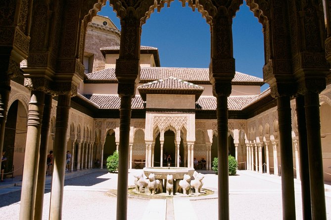 Alhambra and Generalife Gardens Tour With Skip the Line Tickets
