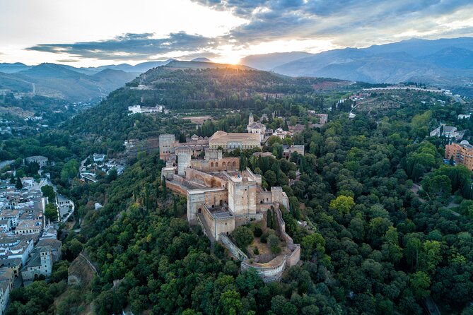 Alhambra & Generalife, Albaicín & Sacromonte Skip-the-Line Private Tour