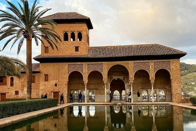 Alhambra, Generalife & Nasrid Palaces Tour