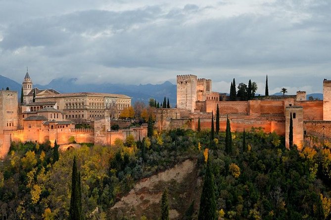 Alhambra: Skip-the-Line to Nasrid Palaces & Generalife