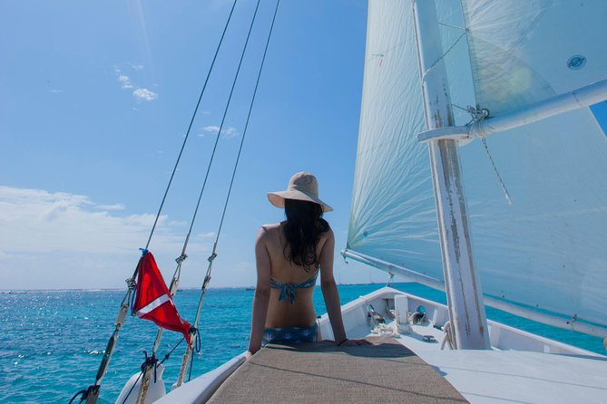 Ambergris Caye Sunset Sail Tour on the 40 Sirena Azul Sailboat