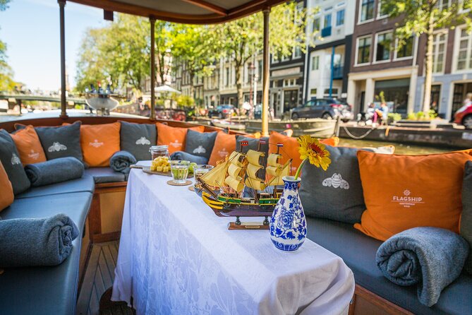 Amsterdam Canal Cruise in Classic Salon Boat With Drinks and Cheese