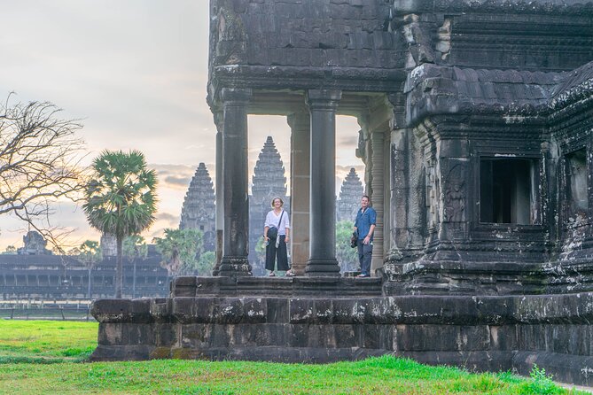 Angkor Adventure Vespa Tour – Inclusive Local Snacks & Lunch