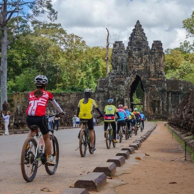 Angkor Wat: Guided Sunrise Bike Tour W/ Breakfast and Lunch