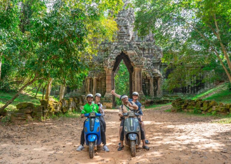 Angkor Wat: Guided Vespa Tour Inclusive Lunch at Local House