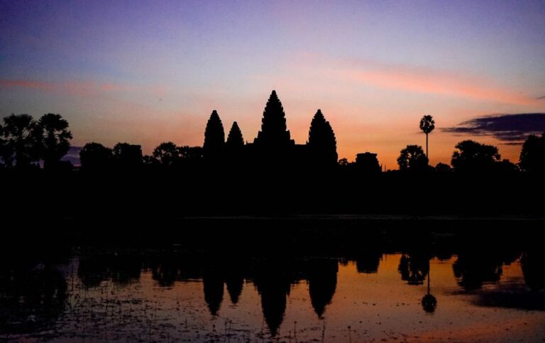 Angkor Wat: Half-Day Sunrise Vespa Tour With Lunch