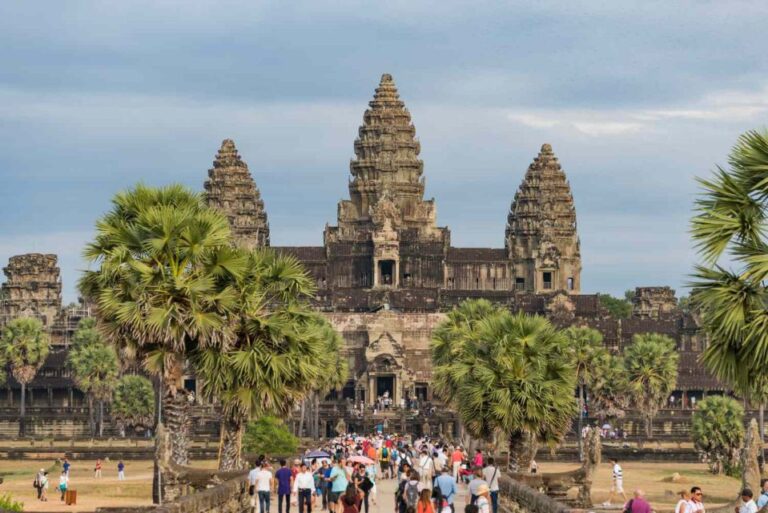 Angkor Wat: Small Circuit Tour by Only TukTuk