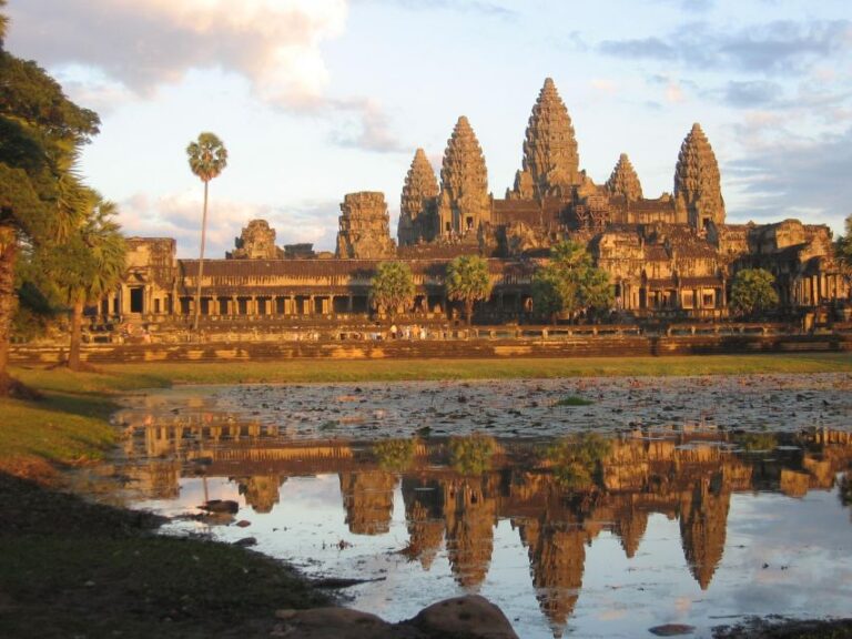 Angkor Wat: Small-Group Tour With Balloon Ride and Lunch
