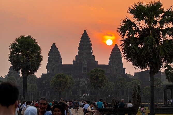 Angkor Wat Sunrise Private Guided Tour – Inclusive Breakfast