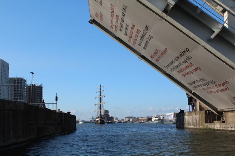 Antwerp: Private Old Harbour Boat Tour Incl. Drinks & Snacks