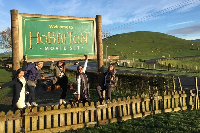 Auckland to Rotorua via Hobbiton Small Group Tour (One Way)
