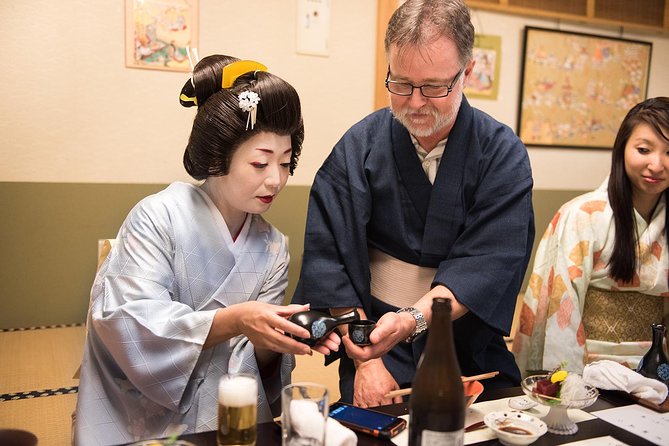 Authentic Geisha Performance With Kaiseki Dinner in Tokyo