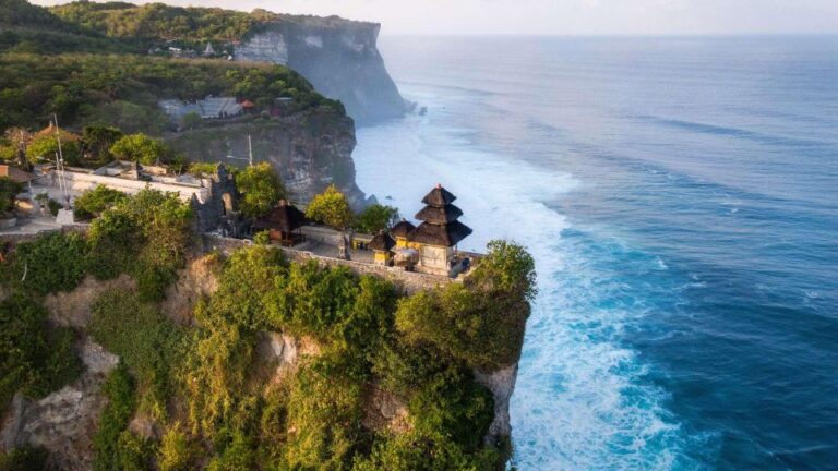 Bali: Parasailing, Jet Ski, Banana Boat & Uluwatu Temple