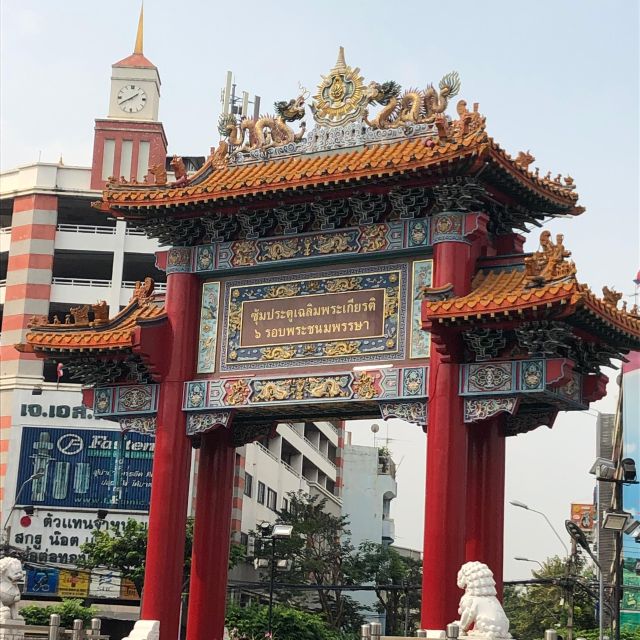 Bangkok: Chinatown Guided Tour With Wat Chakrawat Visit
