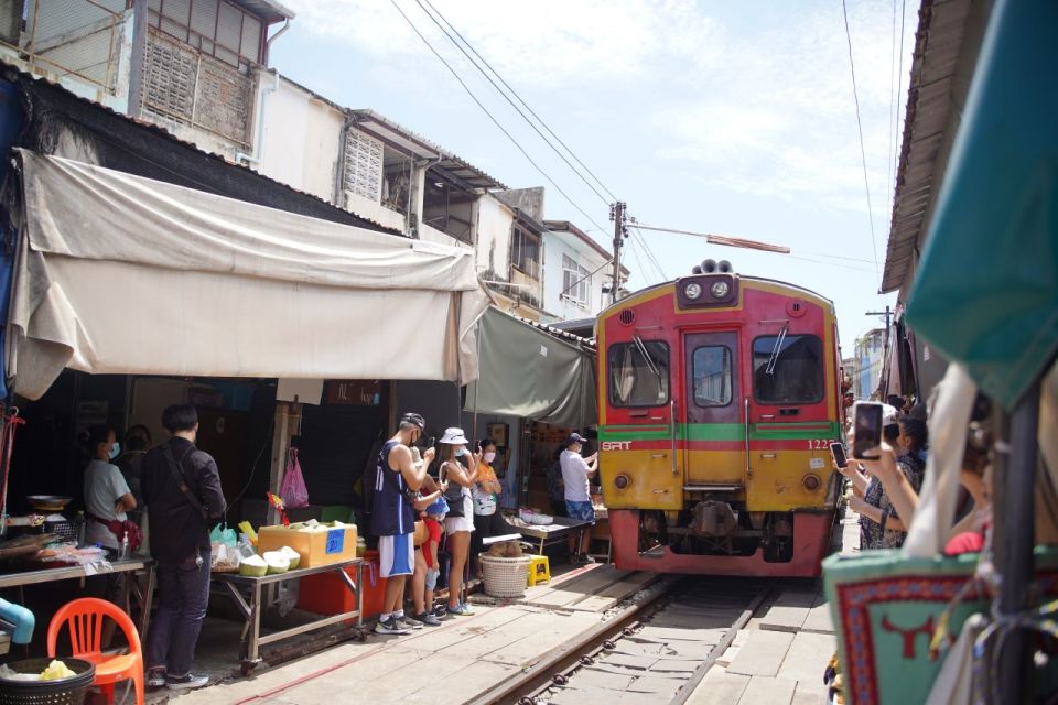 Bangkok: Maeklong Railway Market And Floating Market Tour