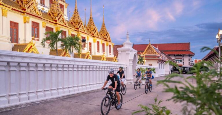 Bangkok: Nighttime Bike Tour With Flower Market Visit