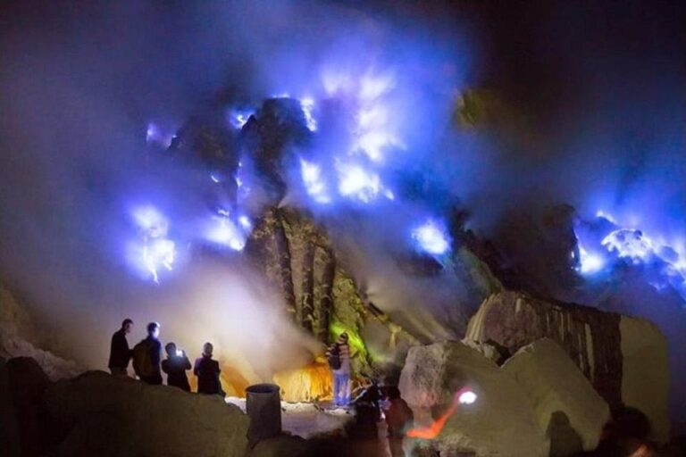 Banyuwangi: Group Tour Ijen Blue Fire With Driver and Guide