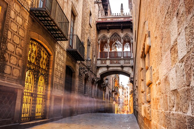 Barcelona Gothic Quarter Scavenger Hunt and City Highlights Walking Tour