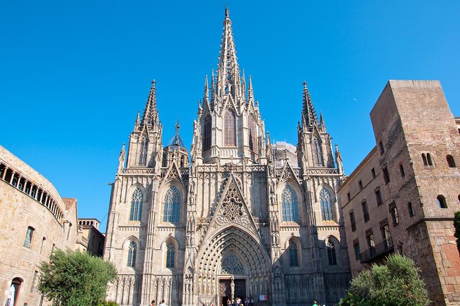 Barcelona Highlights: Gothic Quarter, Coastline and Montjuic (Mar )