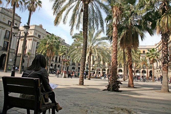 Barcelona Old Town Walking Tour With Official Guide