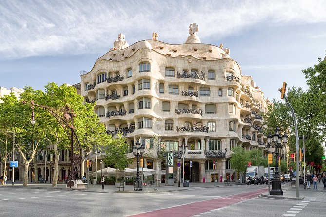 Barcelona Private City Tour (Top Attractions Pick-up)