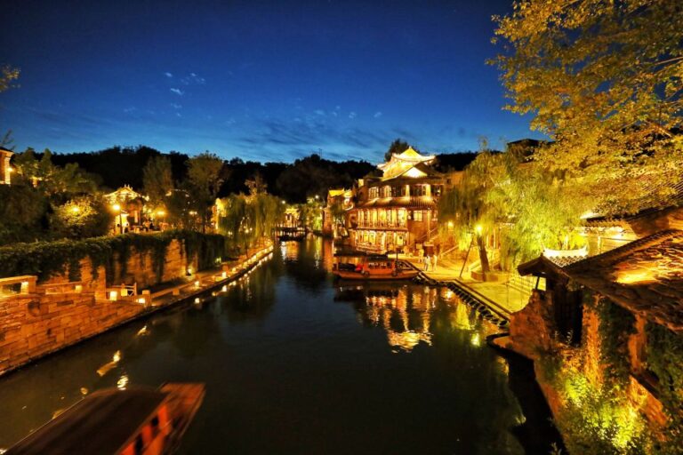 Beijing: Simatai Great Wall & Gubei Water Town Private Tour