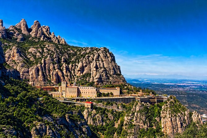 Best of Barcelona and Montserrat – Pickup & Skip-The-Line Tickets