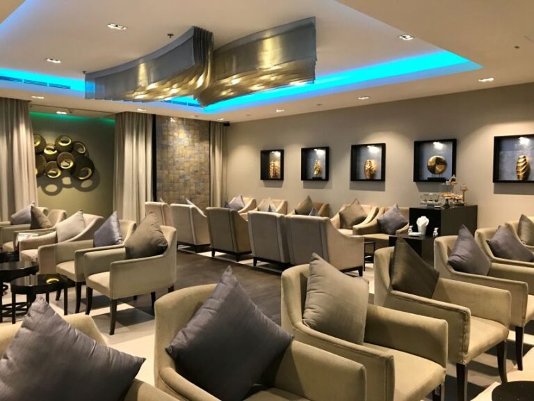 BKK Suvarnabhumi Airport: Oman Air First Class Lounge