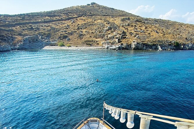 Boat Tour to Rhenia Island With Swim Stop