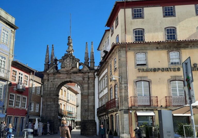Braga: Scavenger Hunt and City Highlights Walking Tour